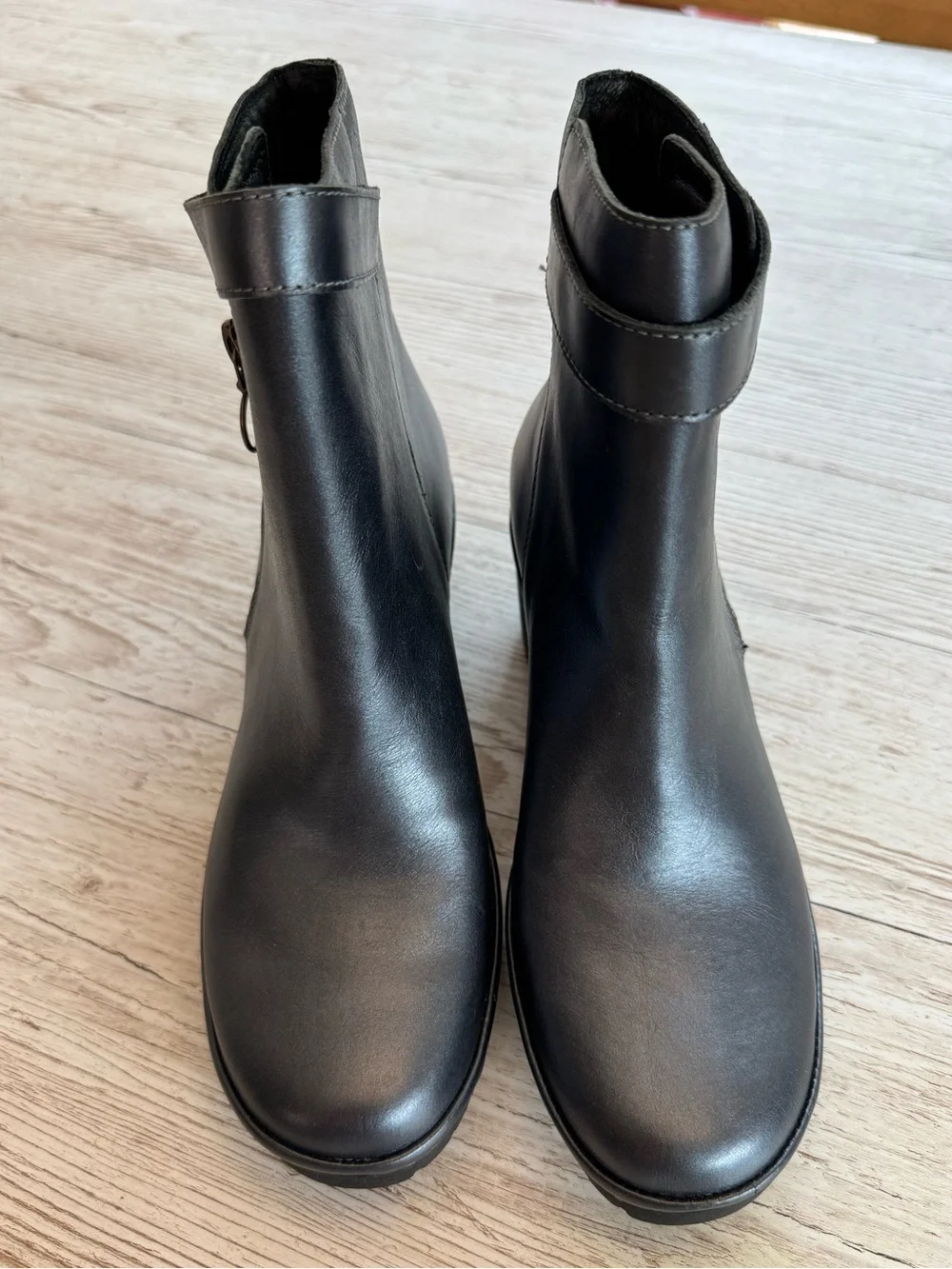 Fly London Women's Metallic Grey Leather Ankle Low Heel Booties 40 / US 9-9.5